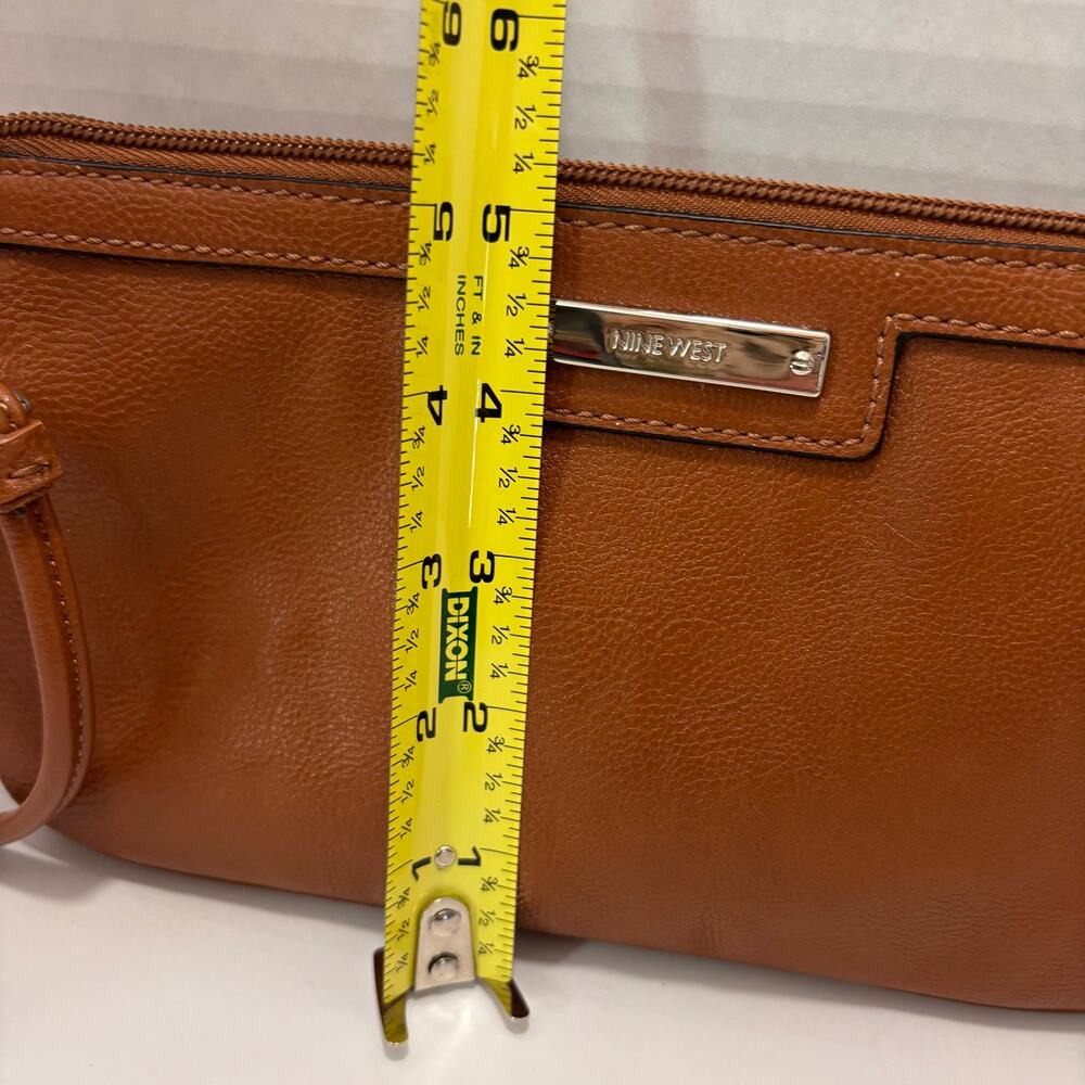 Nine West Caramel Brown Faux Leather Zip Wristlet Clutch 9 X 5 inches - Picture 6 of 8